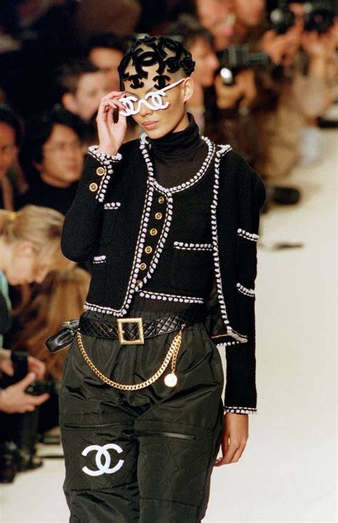 chanel 94 a|Chanel runway fashion.